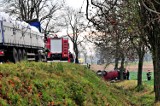 Wypadek busa w Ryńsku koło Wąbrzeźna. Jedna osoba zginęła, a osiem zostało ciężko rannych [ZDJĘCIA]