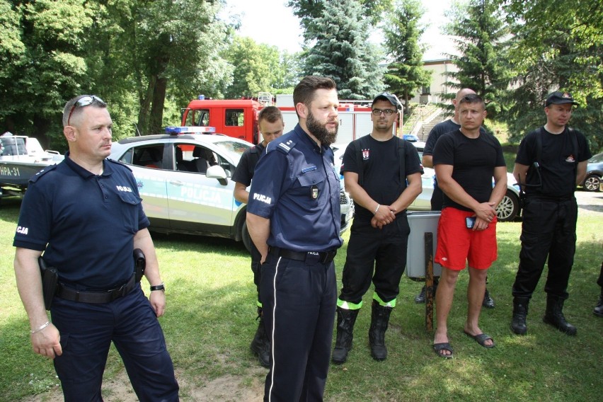 POWIAT WSCHOWSKI. Ćwiczenia na jeziorze: zobaczyli dryfującą łódź, szukali wędkarza [ZDJĘCIA]