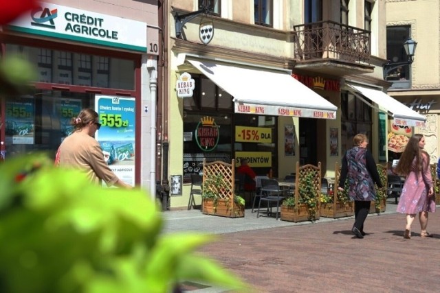 Do opisywanych wydarzeń doszło przed popularnym lokalem Kebab King przy ulicy szerokiej w Toruniu.