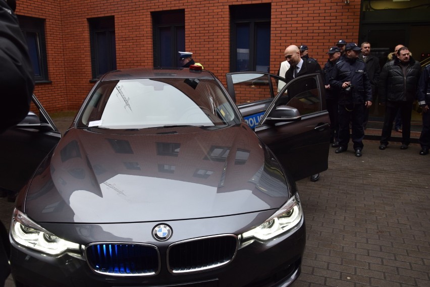 Policja dostała nieoznakowane bmw z wideorejestratorem. Już wyjechało w teren 