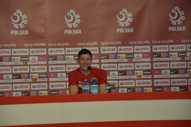 Robert Lewandowski podczas konferencji prasowej w Opalenicy.