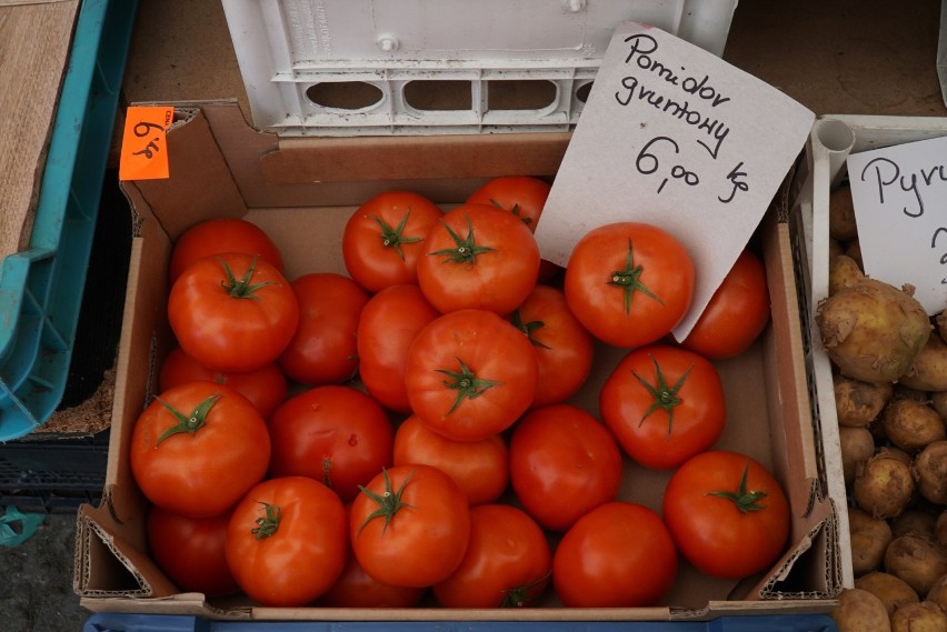 Pomidory

Za kilogram pomidorów gruntowych, podobnie jak w...