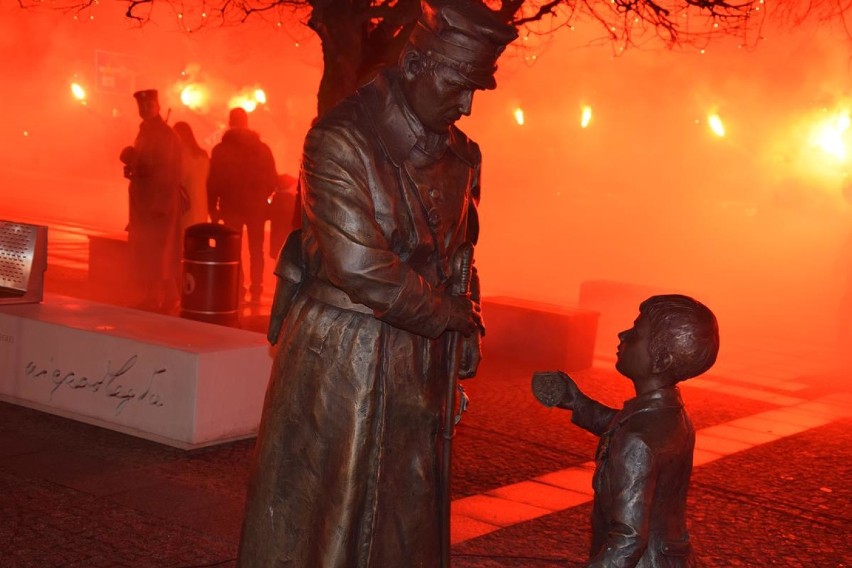 Pleszew zapłonął na 100-lecie wybuchu Powstania Wielkopolskiego