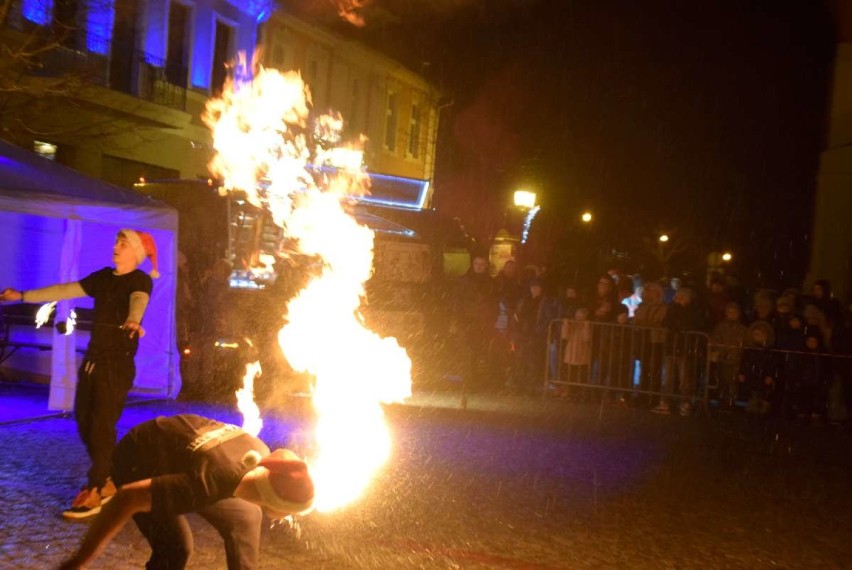 Teatr ognia na zakończenie Jarmarku Bożonarodzeniowego