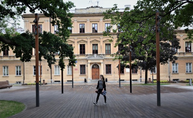 60 osób będzie mogło jednocześnie usiąść przy 15 stolikach w kawiarence, która stanie na pl. Litewskim