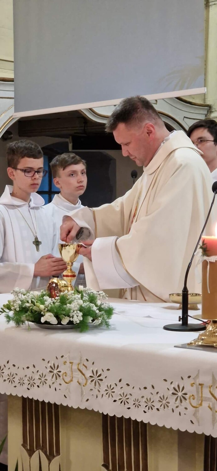 Nowy Tomyśl: Uroczyste wprowadzenie relikwii dzieci fatimskich - Hiacynty i Franciszka do parafii pw. Najświętszego Serca Pana Jezusa