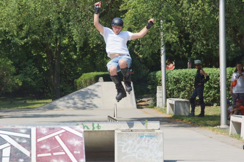 Dawni mistrzowie i legendy jazdy na rolkach odwiedziły skatepark w Kaliszu. ZDJĘCIA