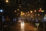 W Starachowicach drzewka zawisły na latarniach. To pierwsza taka dekoracja świąteczna w Polsce