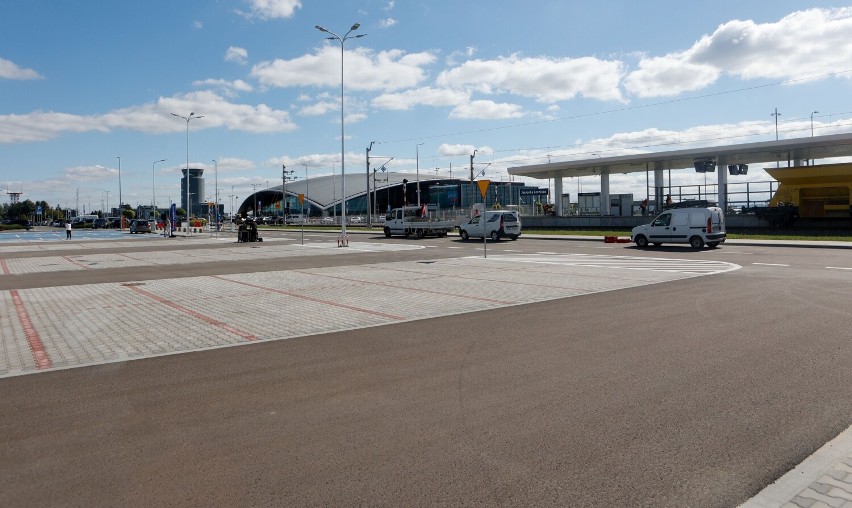 500 nowych miejsc parkingowych dla lotniska Rzeszów -...