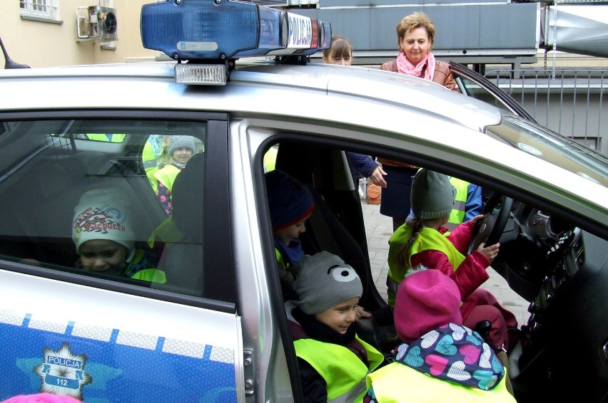 Przedszkolaki odwiedziły policjantów