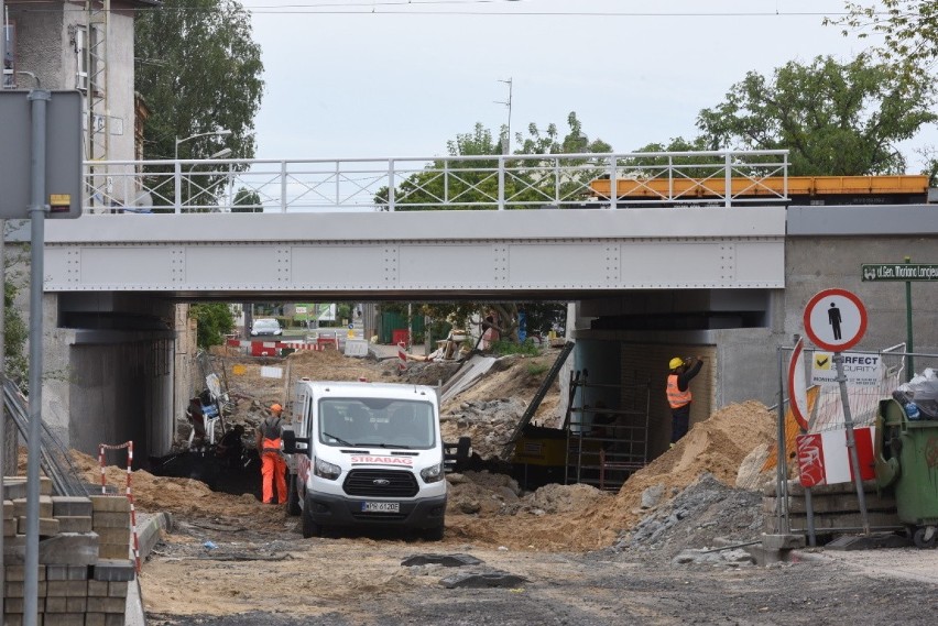 Stan robót przy wiadukcie kolejowym nad ulicą Batorego -...