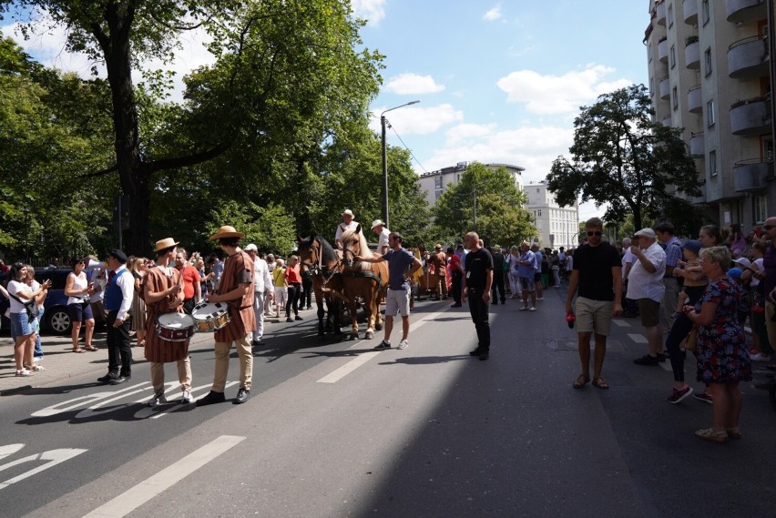 Barwny korowód Bamberek i Bambrów przeszedł ulicami Poznania...