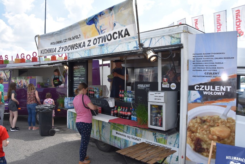 Zlot Foodtrucków w Tarnowie. Pyszne jedzenie z barów na kółkach [ZDJĘCIA]