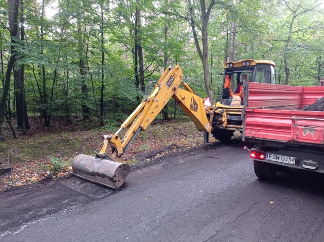 Trwa remont na drodze pomiędzy Mostkami a Przełazami.