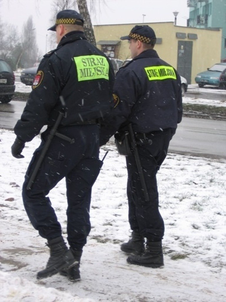 Strażnicy miejscy patrolują Płock podczas ferii