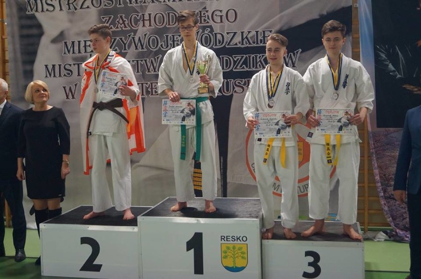 Medale zawodników Inowrocławskiego Klubu Kyokushin [zdjęcia]