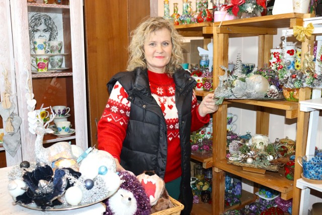 Bożonarodzeniowe dekoracje i upominki w sklepie z rękodziełem. Ozdoby, stroiki i wiele innych ZDJĘCIA