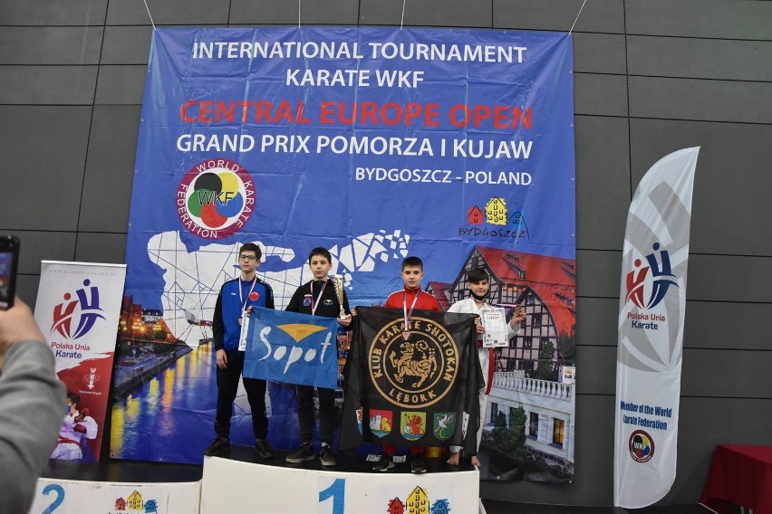 Karate. Pierwszy start w zawodach w tym roku i od razu drugie miejsce w klasyfikacji medalowej