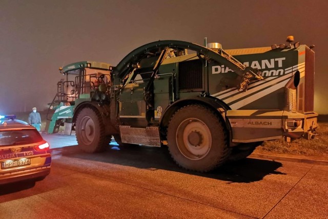 38-letni częstochowianin jechał autostradą A1 wielkim kombajnem leśnym