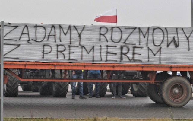 Rolnicy z Powiatu Inowrocławskiego znów blokowali drogi krajowe. Akcja protestacyjna rozpoczęła się równocześnie w Złotnikach Kujawskich i Gniewkowie