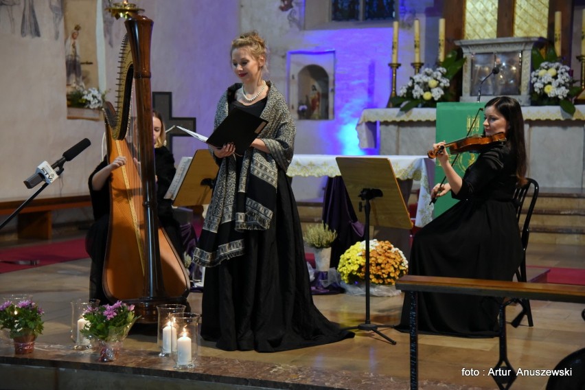Organizatorami „Muzycznych Zaduszek” byli proboszcz parafii...