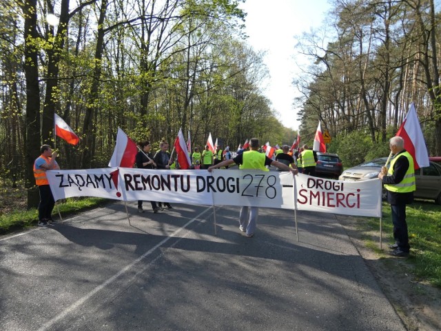 Mieszkańcy gminy Trzebiechów zablokowali wojewódzką drogę nr 278. Żądali remontu.