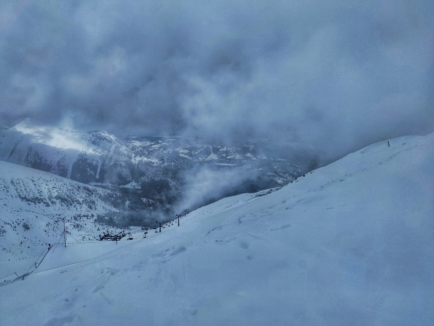 Tatry. Na dole wiosna, a na Kasprowym Wierchu pełnia zimy i 161 cm śniegu. Zobaczcie to na zdjęciach 