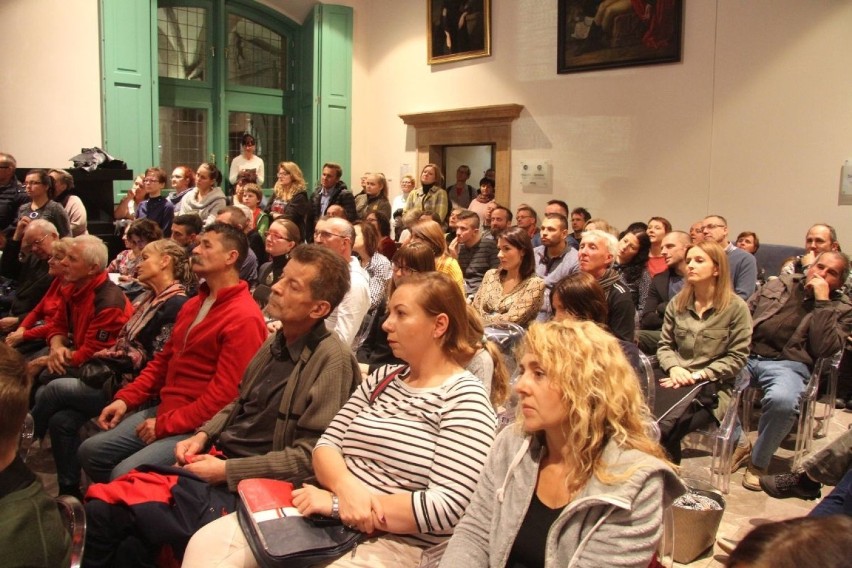 Tłumy na spotkaniu ze słynnym podróżnikiem Aleksandrem Dobą w Muzeum Narodowym w Kielcach [WIDEO, zdjęcia]