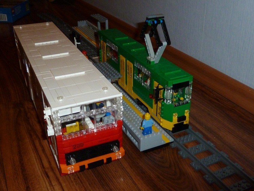Stołeczny autobus zaprojektowany i wykonany przez Mateusza...
