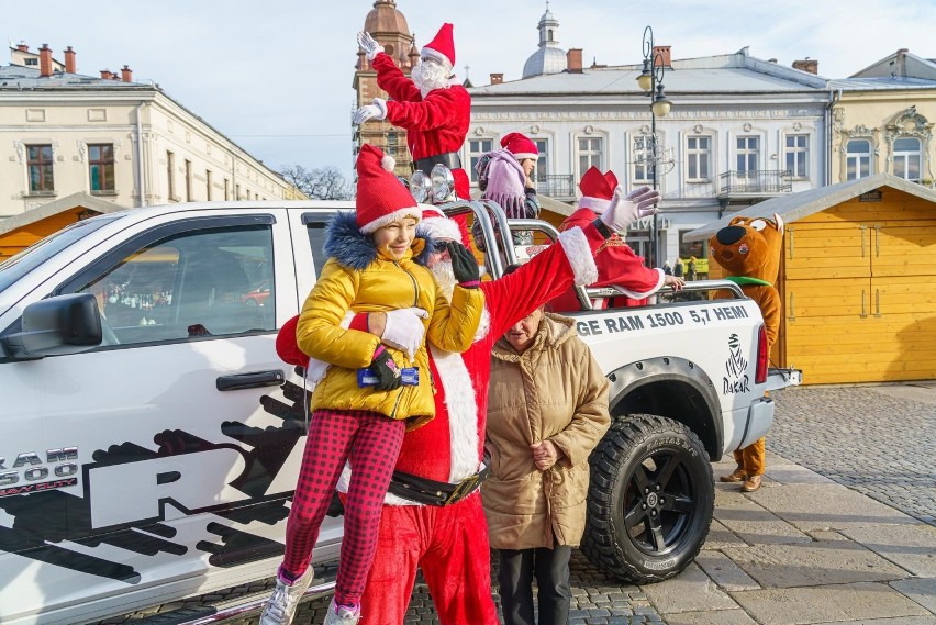 Motomikołaje opanowali sądecki Rynek. Tysiące prezentów [ZDJĘCIA]