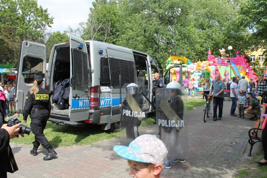 Festyn w Pyrzycach z okazji Dnia Dziecka. Dzieci bawiły się z policjantami! 