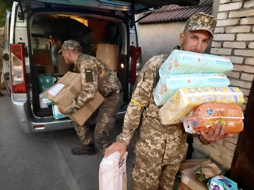 Nowy Sącz. Fundacja Bratnia Dusza zbiera na zakup busa, żeby wozić dary na Ukrainę. Firmy nie chcą wypożyczać aut