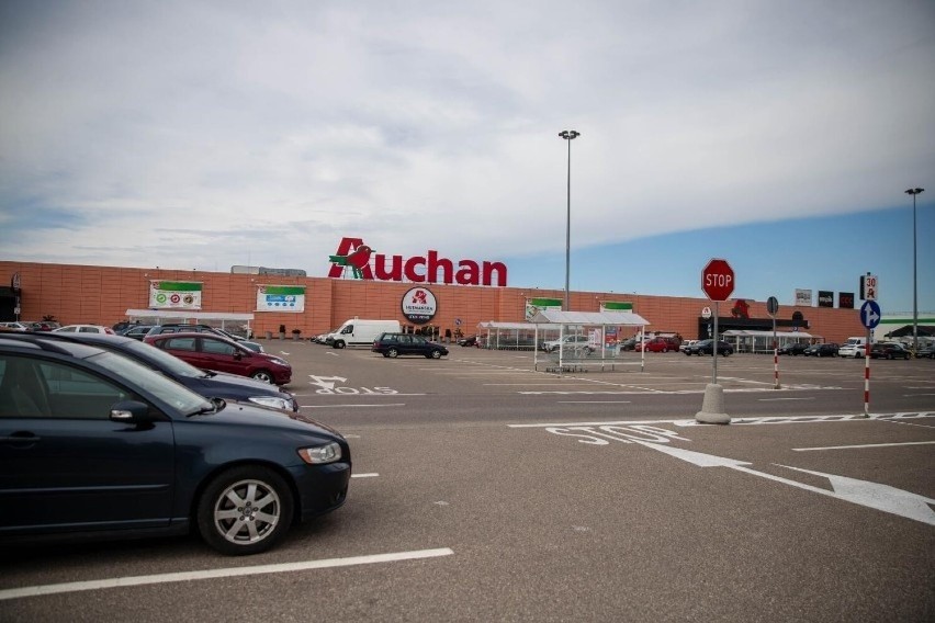 Sklepy Auchan przez całą sobotę 25 i niedzielę 26 grudnia...
