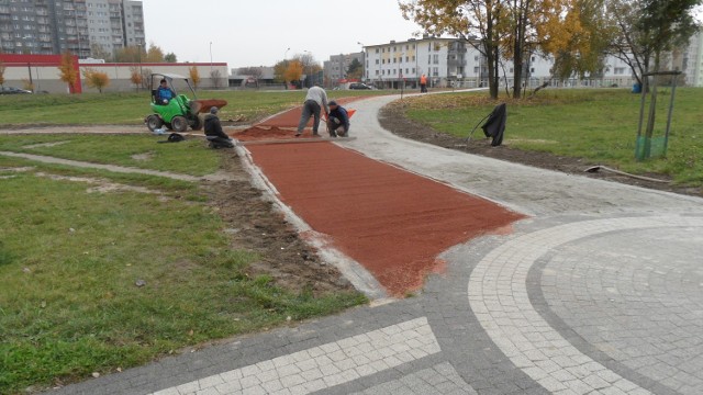 Park Południowy w Tychach. Budowa alejek