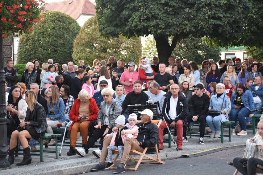 Finał "Muzycznej strefy na rynku". Koncert Tomasza Karolaka i zespołu Pączki w Tłuszczu