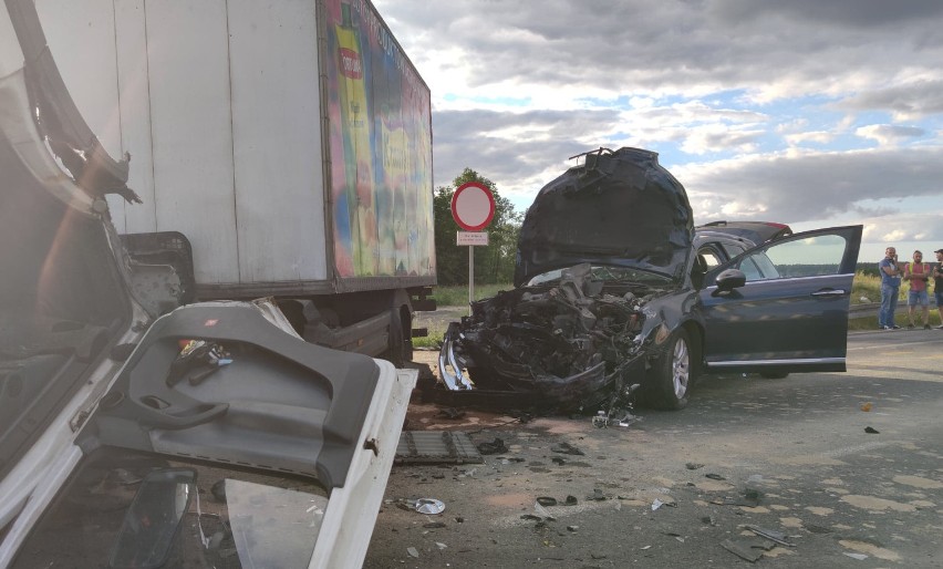 Wypadek na A1 w Gąskach pod Piotrkowem. Zderzenie auta...