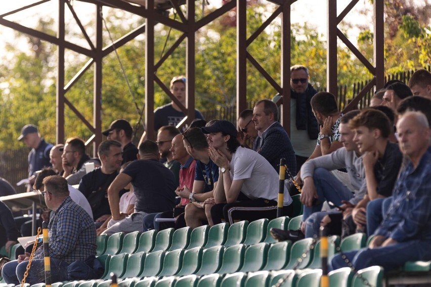 Kibice na meczu Garbarnia Kraków - Chełmianka Chełm w III lidze piłkarskiej. Znajdźcie się na zdjęciach