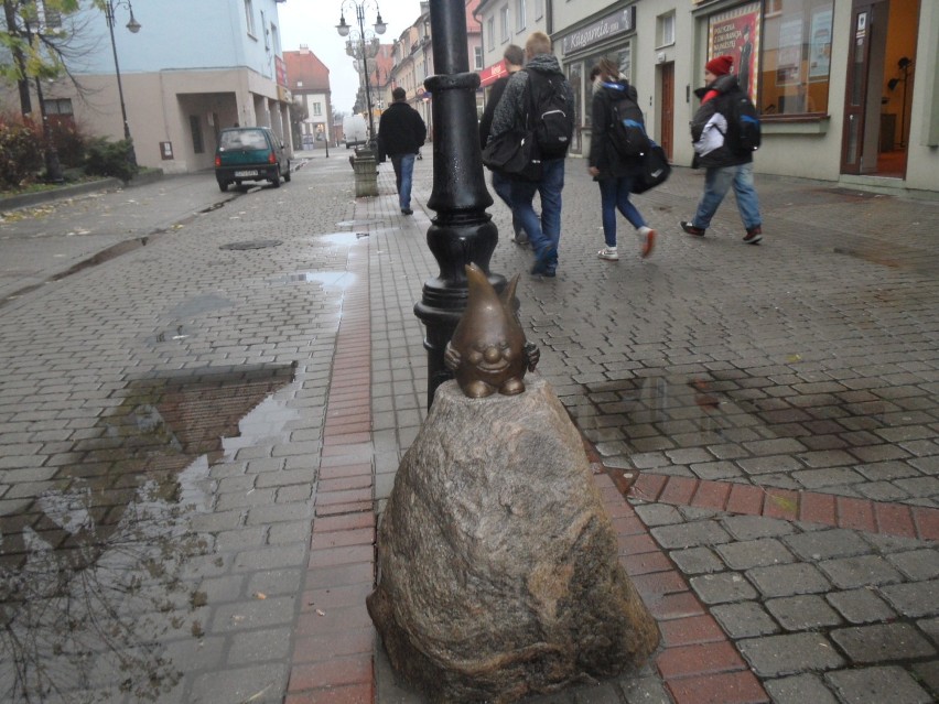 Żory: figury Żorków są zniszczone, ale nie będzie ich naprawy ZDJĘCIA