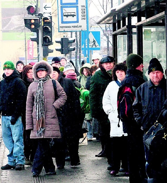 Mniej kursów to pewne tłumy