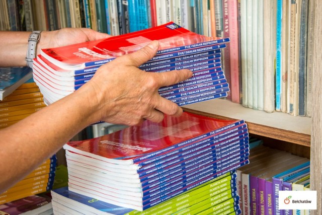 Stypendium szkolne może być wykorzystane m.in. na zakup książek, pomocy szkolnych i zeszytów