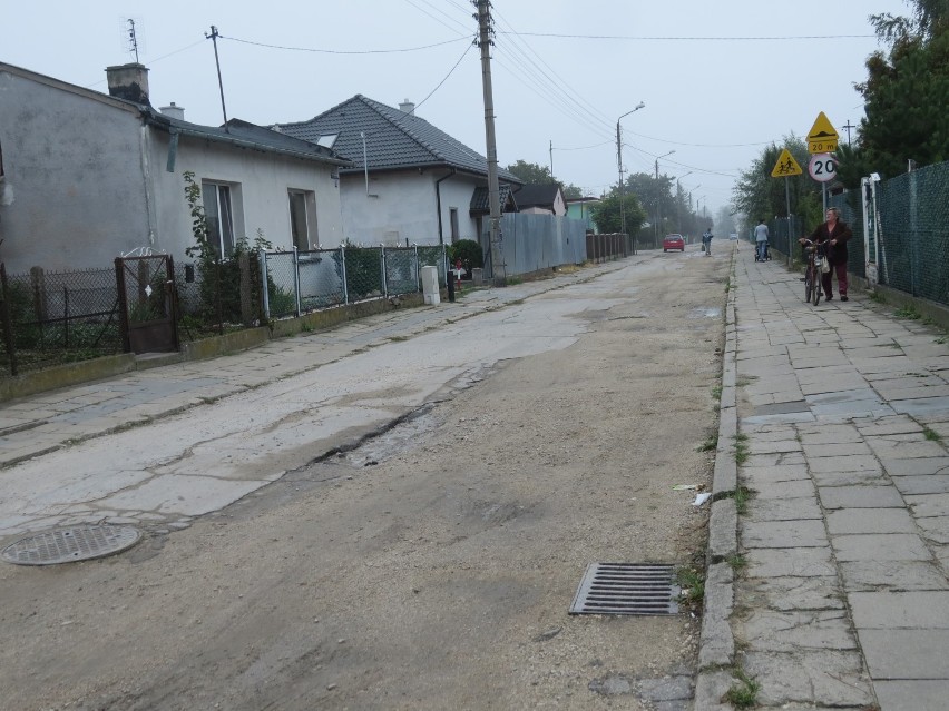 Ulica Zielona w Aleksandrowie Kujawskim przypomina tor przeszkód. Będzie remont? [zdjęcia]