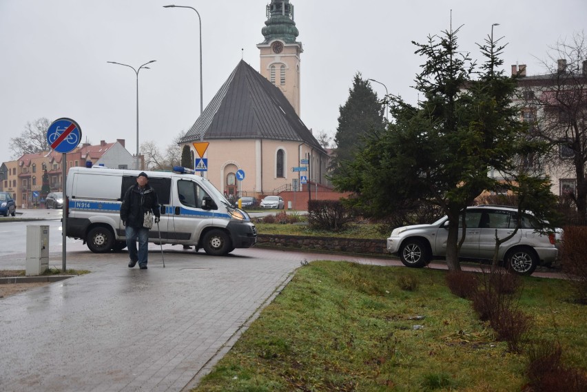 Kierowca potrącił pieszego na ulicy Konstytucji 3 Maja w Miastku (FOTO)