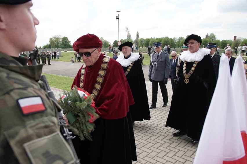 Uroczystości upamiętniające zakończenie II wojny światowej w Zgorzelcu. Były kwiaty, wspomnienia i sprzęt wojskowy