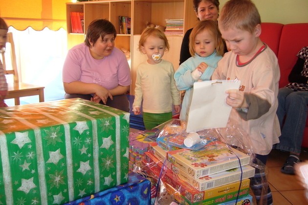 Dzieci ze szpitala dostały  świąteczne prezenty