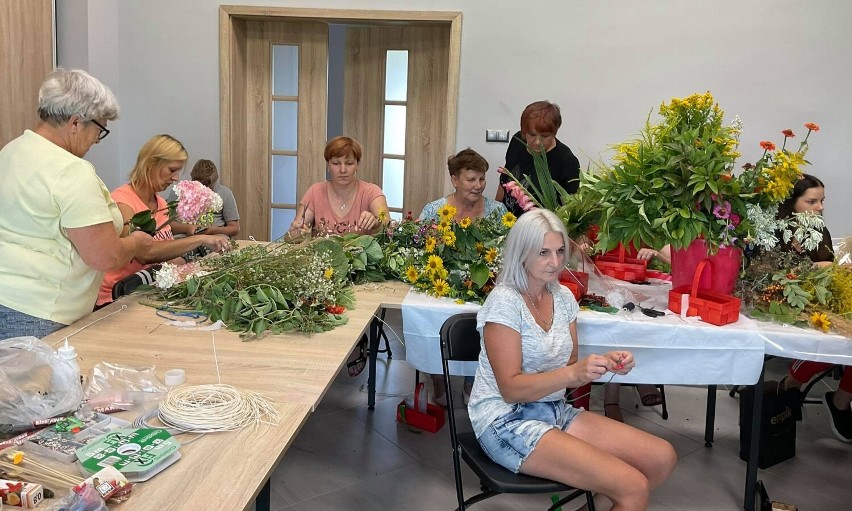 Gmina Wierzbica. To były niezwykle kolorowe i pachnące warsztaty florystyczne. Zobacz zdjęcia