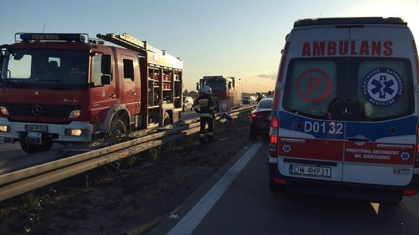 Groźny wypadek na A4. Pod Wrocławiem zderzyły się cztery auta. Zobacz zdjęcia