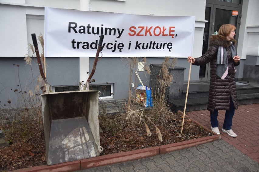 Likwidacja szkół w gminie Wągrowiec pomimo protestów. Radni zdecydowali o losie szkół w Siennie, Łaziskach i Wiatrowie