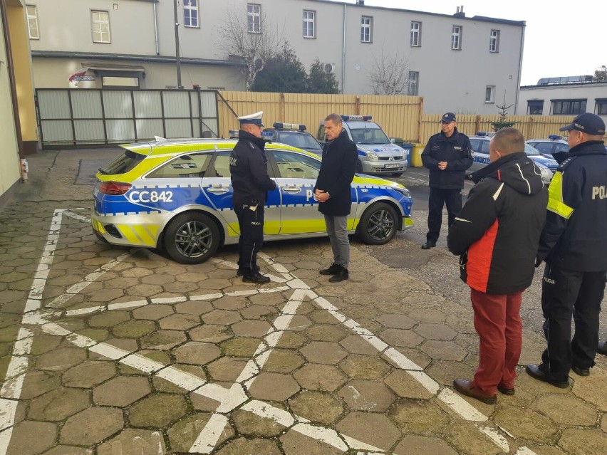 Radiowóz Kia Ceed dla mogileńskich policjantów