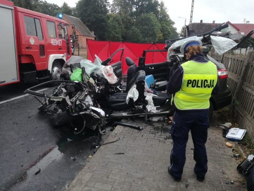Śmiertelny wypadek w Trzebielinie na drodze krajowej nr 21. Nie żyją dwie osoby | ZDJĘCIA