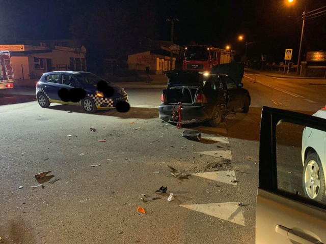 Wypadek w Sędziejowicach. Zderzyły się samochody osobowe, sprawca uciekł